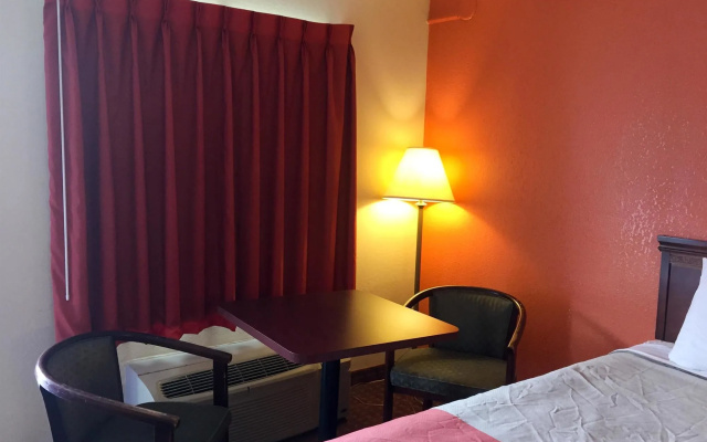 photo 4 of Motel 6 Opelika, AL