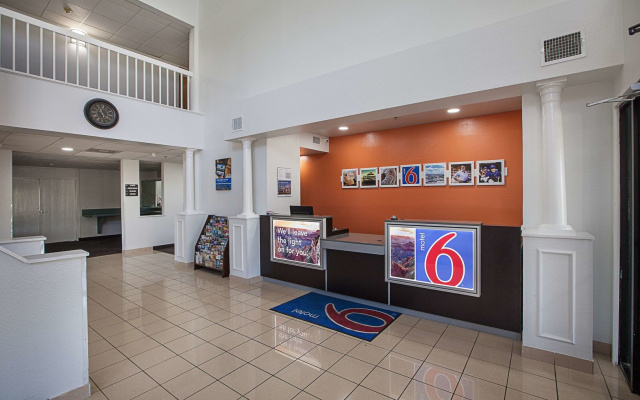 photo 2 of Motel 6 Bedford, TX - Fort Worth