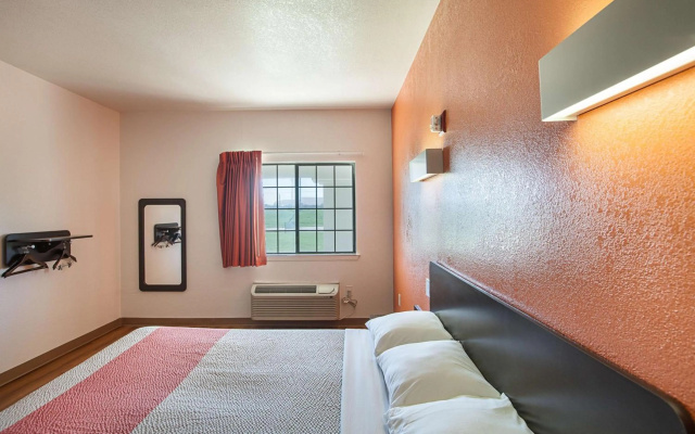 photo 5 of Motel 6 Bedford, TX - Fort Worth