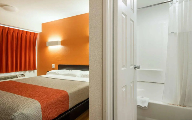 photo 2 of Hotel Akron Northwest - Copley