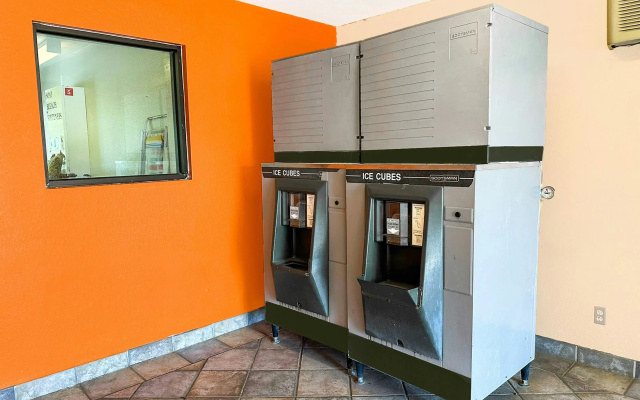 photo 2 of Luxury Inn By Oyo Albany
