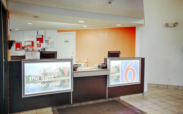 photo 2 of Motel 6 Albany, NY