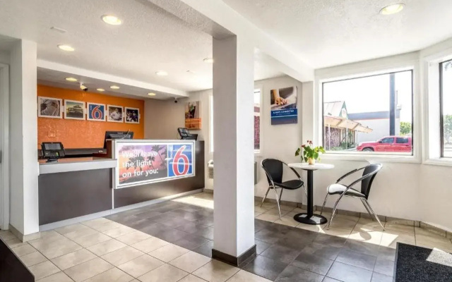 photo 2 of Motel 6 Anaheim, CA - Fullerton East