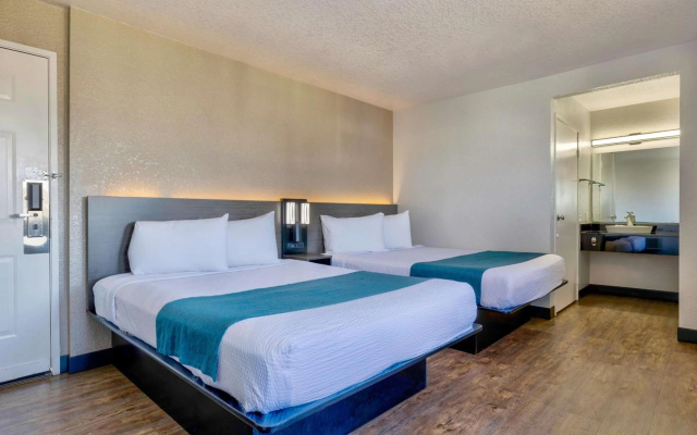 photo 3 of Motel 6 Anaheim, CA - Fullerton East