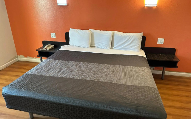photo 4 of Beachside Inn Motel