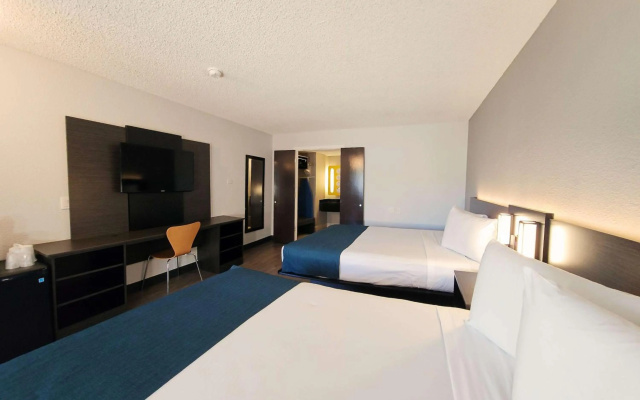 photo 4 of Motel 6 Anaheim Maingate