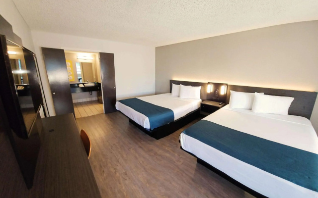 photo 5 of Motel 6 Anaheim Maingate