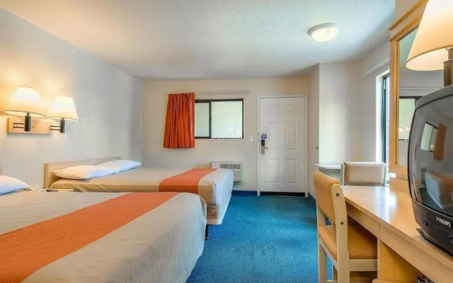 photo 4 of Motel 6 Anaheim Stadium Orange