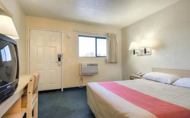 photo 5 of Motel 6 Anaheim Stadium Orange