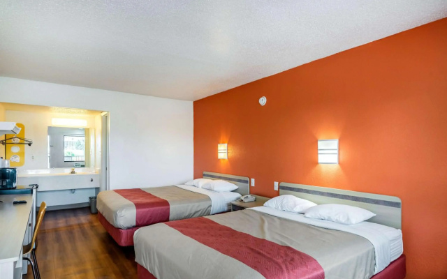 photo 2 of Motel 6 Anniston, AL