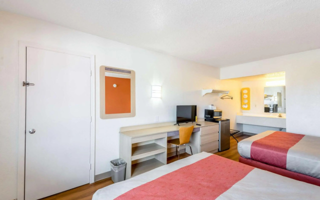 photo 3 of Motel 6 Anniston, AL