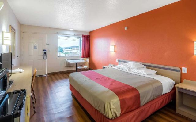 photo 5 of Motel 6 Anniston, AL
