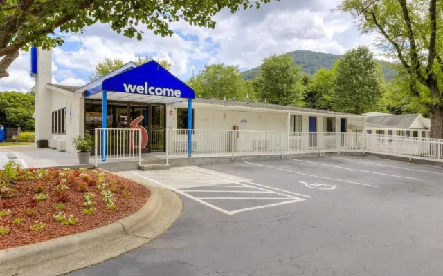 photo 2 of Motel 6 Asheville