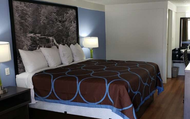 photo 3 of Super 8 by Wyndham Asheville/Biltmore