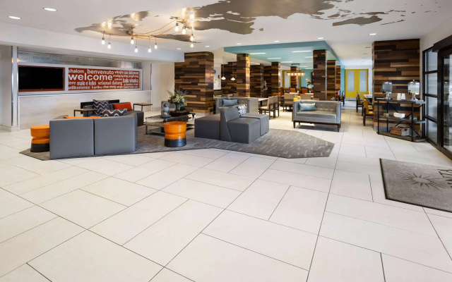 photo 2 of La Quinta Inn & Suites by Wyndham Atlanta Airport North