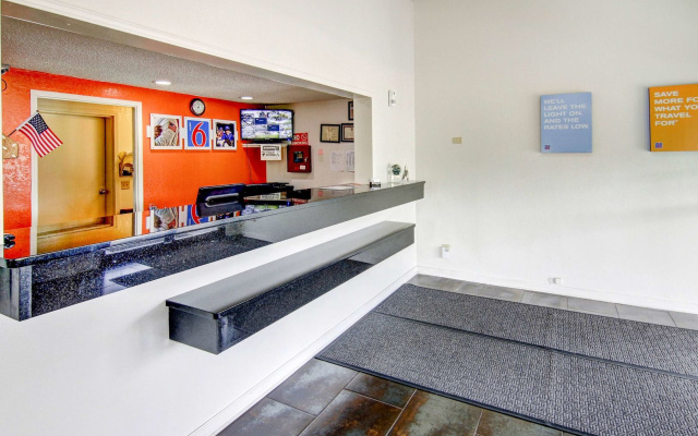 photo 2 of Motel 6 Union City, GA - Atlanta Airport