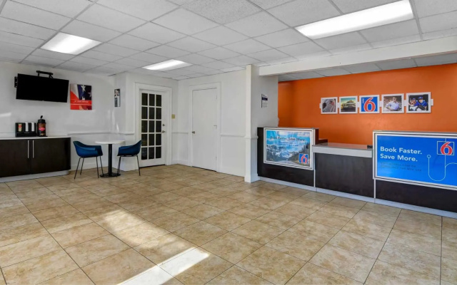 photo 2 of Motel 6 Atlanta, Ga