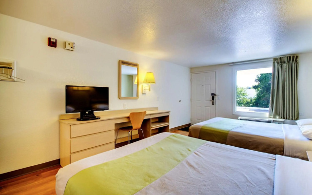 photo 3 of Rodeway Inn