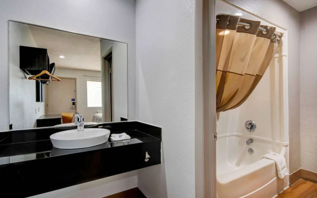 photo 5 of Motel 6 Baton Rouge Port Allen