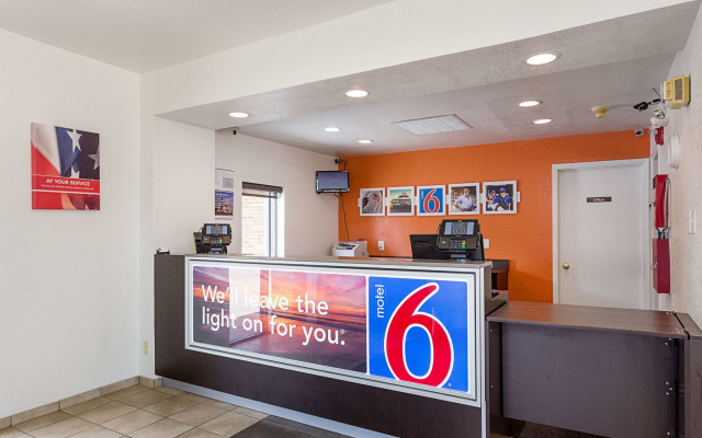 photo 2 of Motel 6 Baton Rouge, LA - Southeast