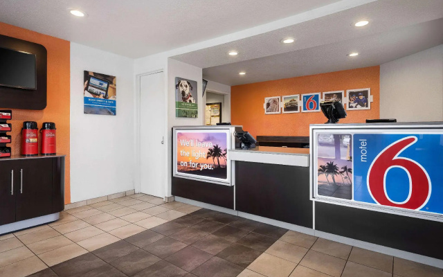 photo 2 of Motel 6 Buena Park, CA - Knotts Berry Farm - Disneyland
