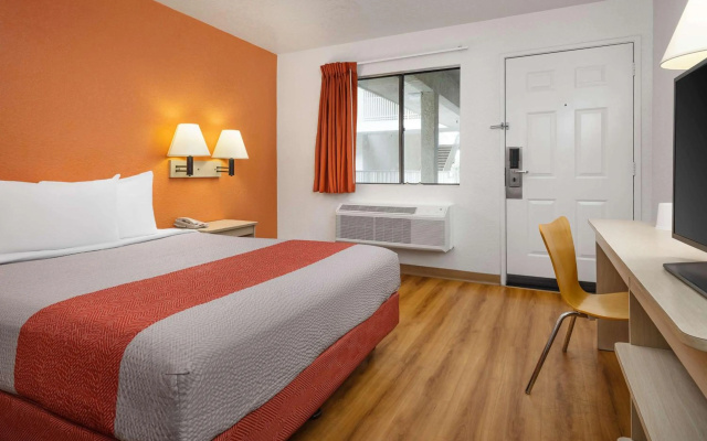 photo 5 of Motel 6 Buena Park, CA - Knotts Berry Farm - Disneyland