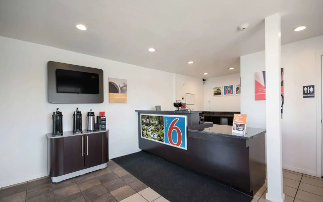 photo 2 of Motel 6 Burlington, WA