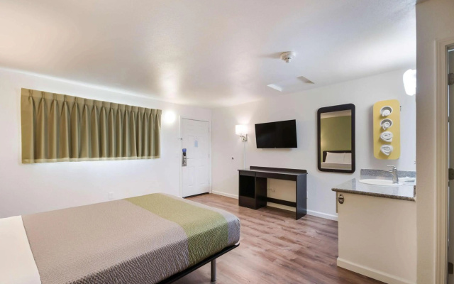 photo 3 of Motel 6 Burlington, WA