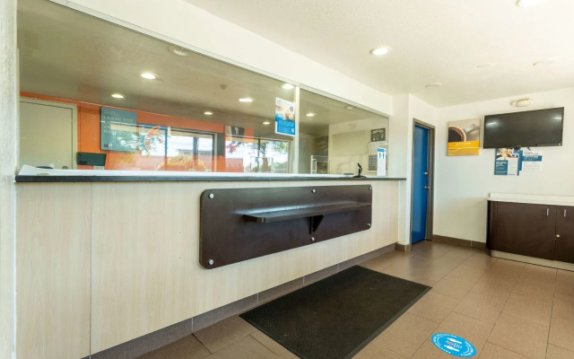 photo 2 of Motel 6 Camp Springs, DC - South Camp Springs