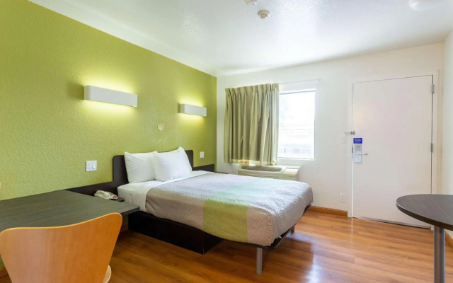 photo 4 of Motel 6 Camp Springs, DC - South Camp Springs