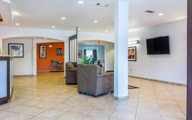 photo 2 of Motel 6 Canton, GA
