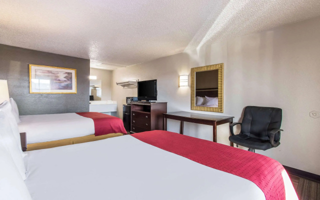 photo 2 of Rodeway Inn Near Hall of Fame