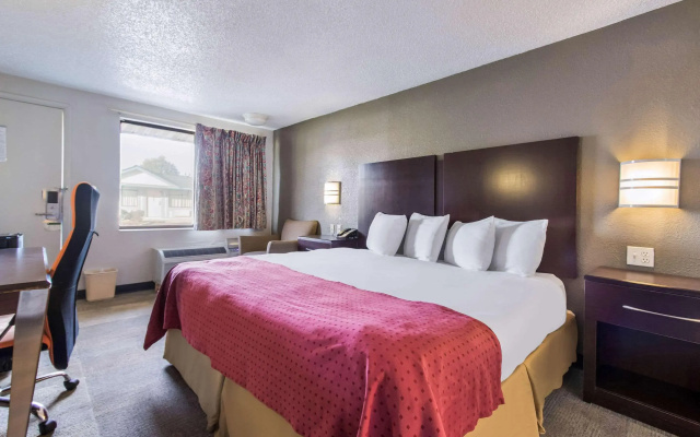photo 3 of Rodeway Inn Near Hall of Fame
