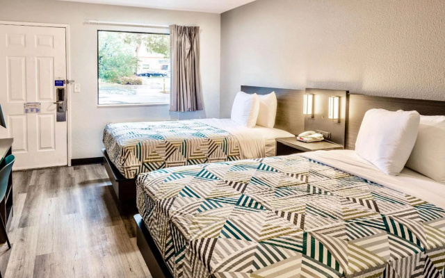 photo 3 of Motel 6 Carlsbad, CA - Near Legoland