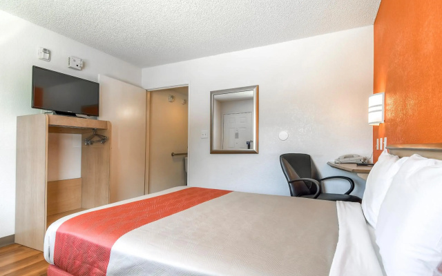 photo 4 of Motel 6 Carlsbad, CA - Near Legoland