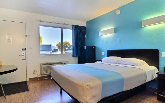 photo 3 of Motel 6 Carlsbad, NM