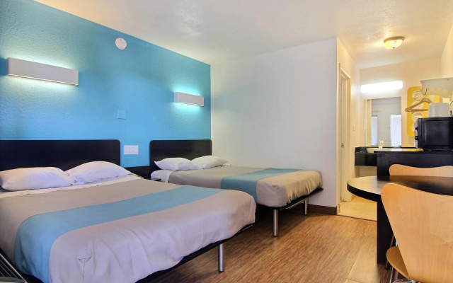photo 4 of Motel 6 Carlsbad, NM