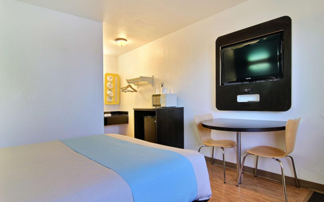 photo 5 of Motel 6 Carlsbad, NM