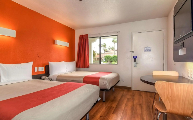 photo 2 of Motel 6 Carlsbad, CA Beach