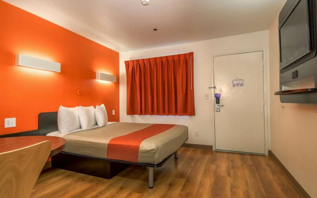 photo 3 of Motel 6 Carlsbad, CA Beach