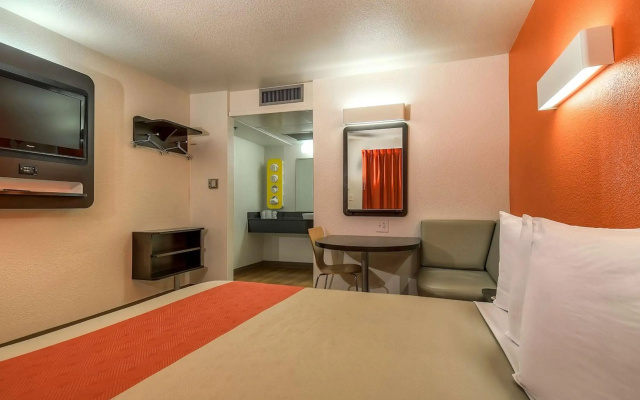 photo 4 of Motel 6 Carlsbad, CA Beach