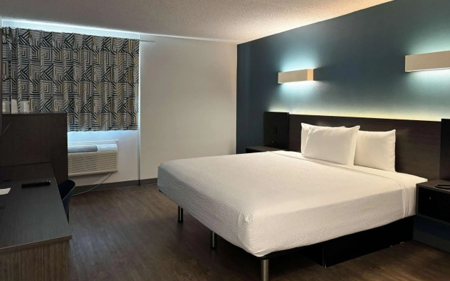 photo 3 of Motel 6 Carson, CA