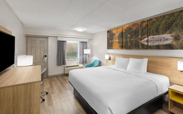 photo 4 of Days Inn by Wyndham Charleston WV