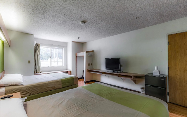 photo 2 of Motel 6 Charlotte, NC - University