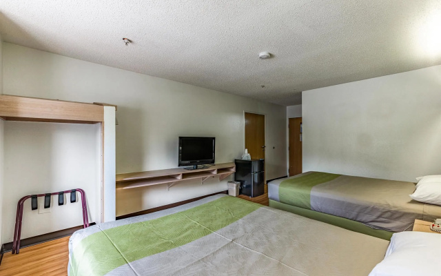 photo 5 of Motel 6 Charlotte, NC - University