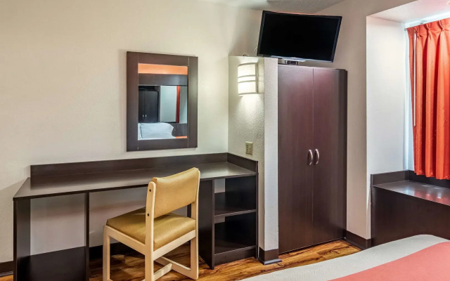 photo 5 of Motel 6 Chattanooga, TN - Downtown