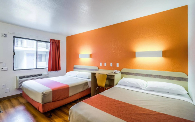 photo 5 of Motel 6 Chicago - Elk Grove