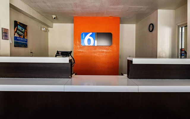 photo 2 of Motel 6 Palatine, IL - Chicago Northwest
