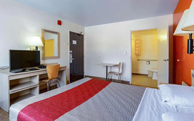 photo 4 of Motel 6 Palatine, IL - Chicago Northwest