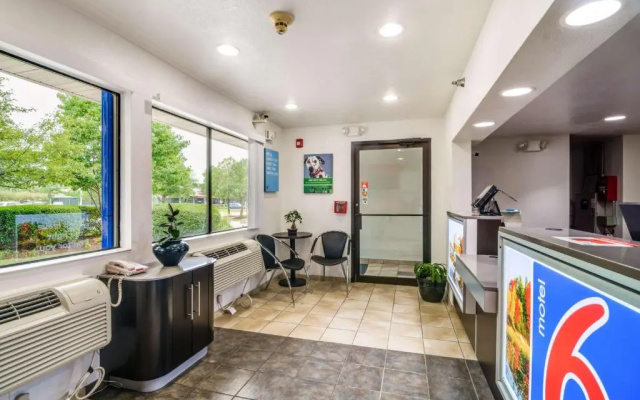 photo 2 of Motel 6 Rolling Meadows, IL - Chicago Northwest